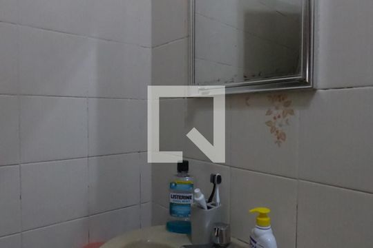 Banheiro da Suíte de casa para alugar com 2 quartos, 200m² em Parque Santos Dumont, Taboão da Serra