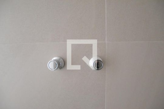 Banheiro da Suíte de apartamento à venda com 2 quartos, 58m² em Azenha, Porto Alegre