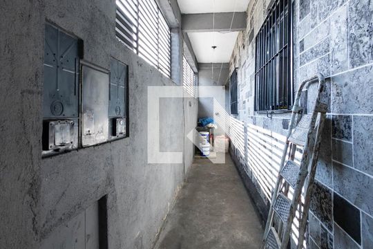 Corredor de casa para alugar com 2 quartos, 54m² em Vila Alpina, São Paulo