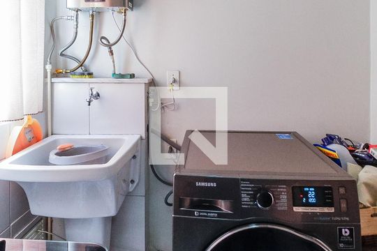 Área de serviço de apartamento à venda com 3 quartos, 67m² em Humaitá, Porto Alegre