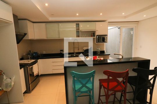 Cozinha de casa à venda com 4 quartos, 221m² em Vila Assunção, Porto Alegre