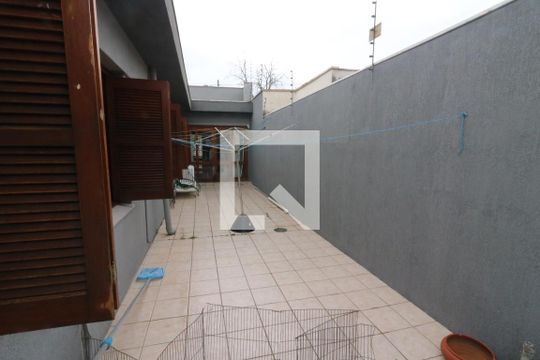 Quintal de casa à venda com 4 quartos, 221m² em Vila Assunção, Porto Alegre