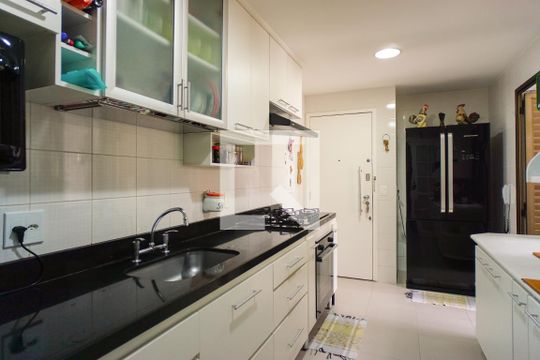 Cozinha de apartamento à venda com 4 quartos, 320m² em Recreio dos Bandeirantes, Rio de Janeiro