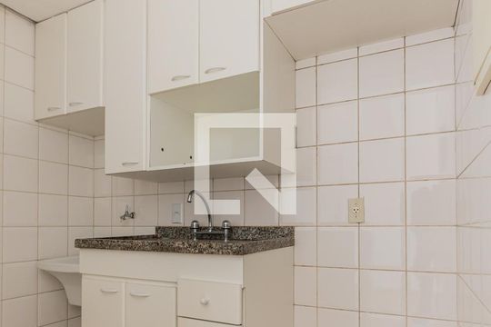 Cozinha de apartamento para alugar com 1 quarto, 45m² em Perdizes, São Paulo