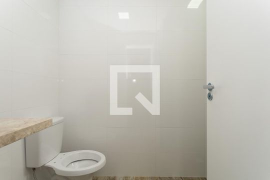 Banheiro social de apartamento à venda com 2 quartos, 61m² em Jardim Bom Clima, Guarulhos