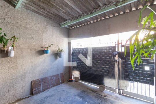Garagem de casa à venda com 3 quartos, 110m² em Conceição, Osasco