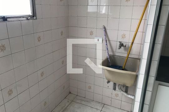 Cozinha e Área de Serviço de casa de condomínio à venda com 2 quartos, 65m² em Veloso, Osasco