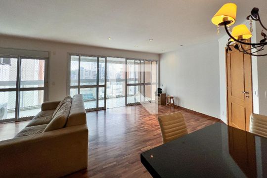 Apartamento para alugar com 3 quartos, 139m² em Vila Olímpia, São Paulo