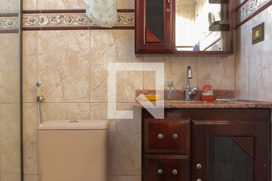 Banheiro da suíte de apartamento para alugar com 2 quartos, 80m² em Boqueirão, Santos