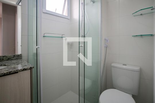 Banheiro de apartamento para alugar com 2 quartos, 50m² em Baeta Neves, São Bernardo do Campo