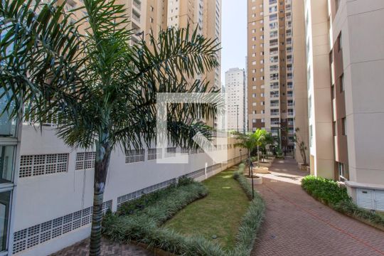 Área comum de apartamento à venda com 3 quartos, 74m² em Jardim Tupanci, Barueri