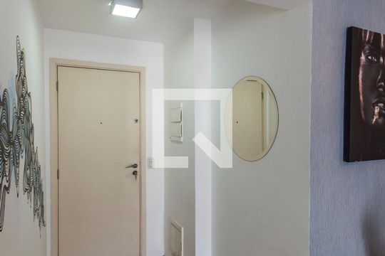 Hall de Entrada de apartamento à venda com 3 quartos, 74m² em Jardim Tupanci, Barueri