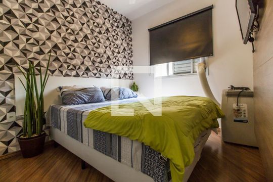 Suíte de apartamento à venda com 3 quartos, 74m² em Jardim Tupanci, Barueri