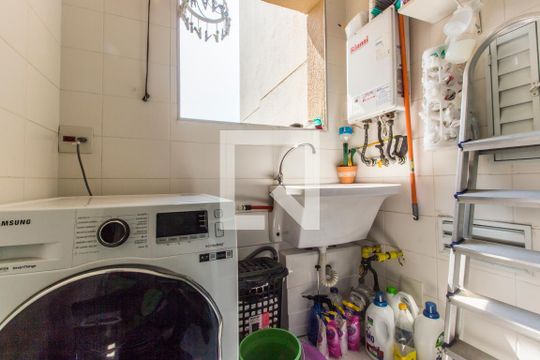 Área de Serviço de apartamento à venda com 3 quartos, 74m² em Jardim Tupanci, Barueri
