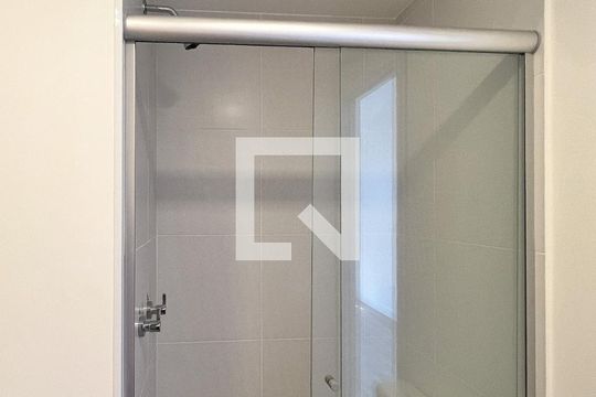 Banheiro de kitnet/studio à venda com 1 quarto, 25m² em Indianópolis, São Paulo