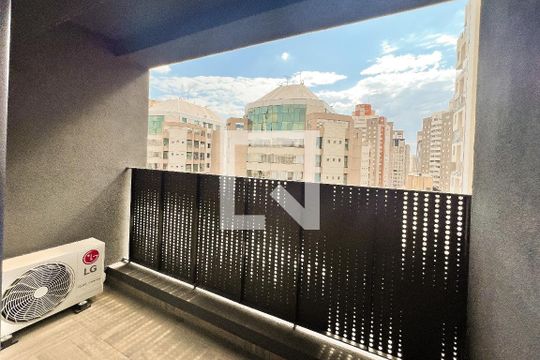 Sacada de kitnet/studio à venda com 1 quarto, 25m² em Indianópolis, São Paulo