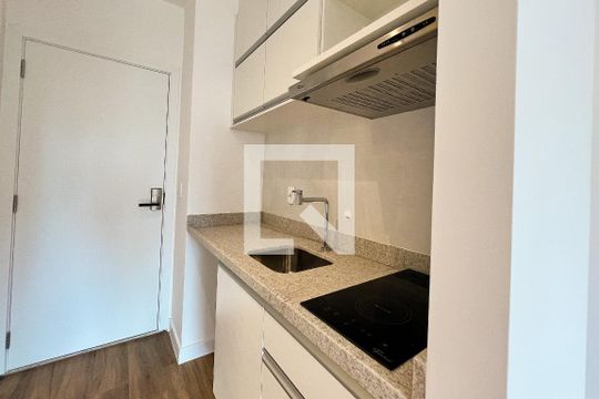 Cozinha de kitnet/studio à venda com 1 quarto, 25m² em Indianópolis, São Paulo