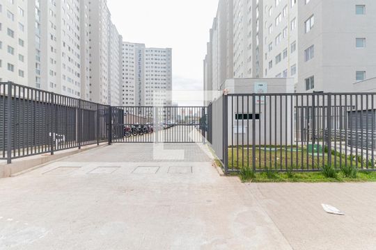 Fachada do Condomínio de apartamento para alugar com 2 quartos, 42m² em Usina Piratininga, São Paulo