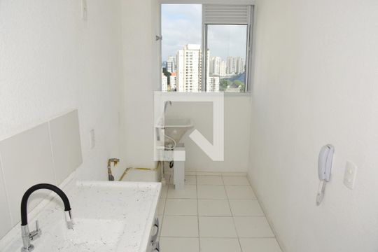 Cozinha e Área de Serviço de apartamento para alugar com 2 quartos, 42m² em Usina Piratininga, São Paulo