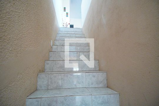 Escada de casa à venda com 2 quartos, 160m² em Sarandi, Porto Alegre