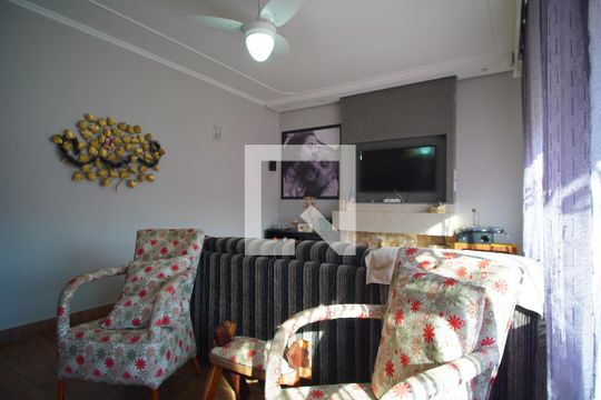 Sala de casa à venda com 2 quartos, 160m² em Sarandi, Porto Alegre