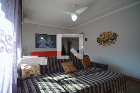 Sala de casa à venda com 2 quartos, 160m² em Sarandi, Porto Alegre
