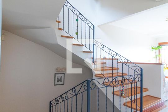 Escada de casa à venda com 3 quartos, 385m² em Ipanema, Porto Alegre