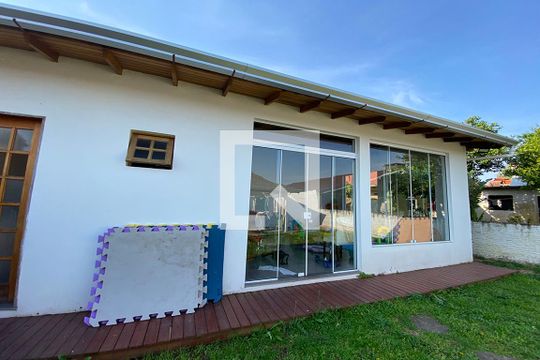 Área Externa de casa para alugar com 3 quartos, 120m² em Feitoria, São Leopoldo