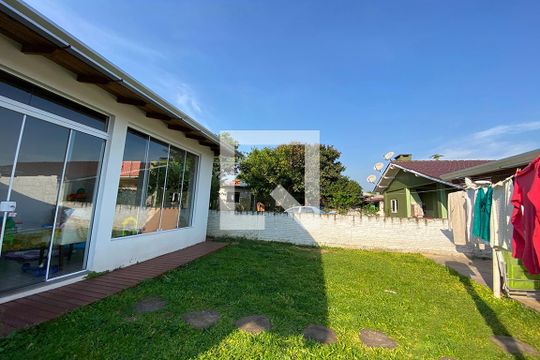 Área Externa de casa para alugar com 3 quartos, 120m² em Feitoria, São Leopoldo