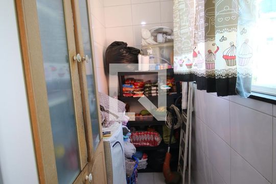 Dispensa de casa à venda com 2 quartos, 327m² em Braz de Pina, Rio de Janeiro