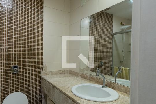 Banheiro da Suíte 1 de casa à venda com 5 quartos, 329m² em Anil, Rio de Janeiro
