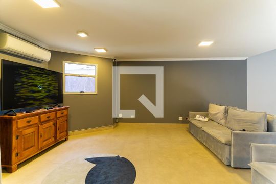 Sala de casa à venda com 5 quartos, 640m² em Vila Prudente, São Paulo