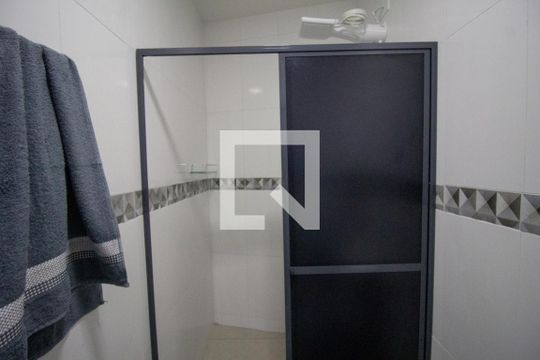 Banheiro da Suíte 2 de casa de condomínio para alugar com 2 quartos, 84m² em Vargem Grande, Rio de Janeiro