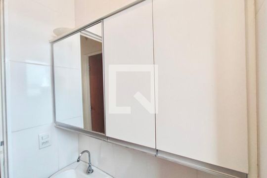 Banheiro de apartamento à venda com 2 quartos, 46m² em Parque São Jorge, Campinas