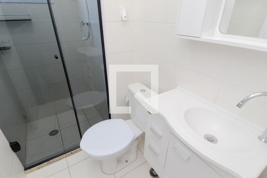 Banheiro de apartamento para alugar com 2 quartos, 42m² em Jardim Albertina, Guarulhos