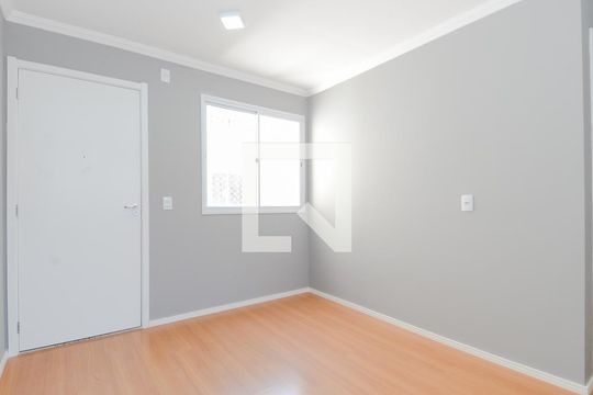 Sala de apartamento para alugar com 2 quartos, 42m² em Jardim Albertina, Guarulhos