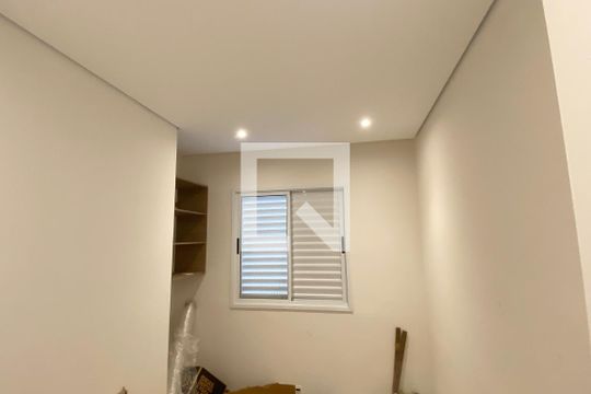 Quarto 2 de apartamento para alugar com 2 quartos, 68m² em Jardim Tupanci, Barueri
