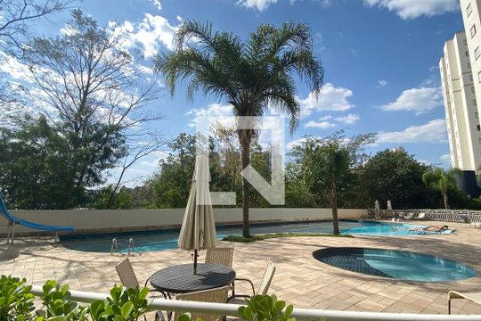 Piscina de apartamento para alugar com 2 quartos, 68m² em Jardim Tupanci, Barueri