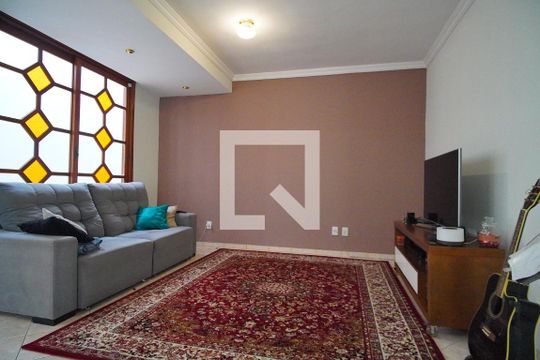 Casa à venda com 3 quartos, 200m² em Jardim São Pedro, Porto Alegre