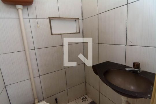 Banheiro de casa para alugar com 1 quarto, 32m² em São Gonçalo, Salvador