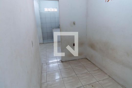 Quarto de casa para alugar com 1 quarto, 32m² em São Gonçalo, Salvador