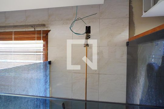 Banheiro da Suíte de casa para alugar com 3 quartos, 400m² em Vila Jardim, Porto Alegre