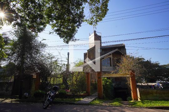 Fachada de casa para alugar com 3 quartos, 400m² em Vila Jardim, Porto Alegre