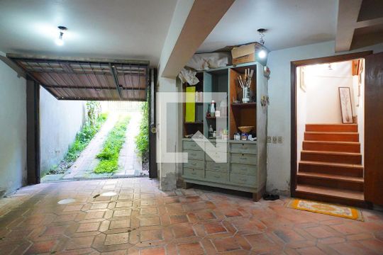 Garagem de casa para alugar com 3 quartos, 400m² em Vila Jardim, Porto Alegre