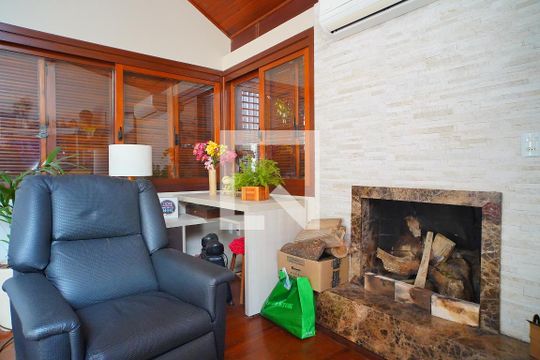 Sala de casa para alugar com 3 quartos, 400m² em Vila Jardim, Porto Alegre