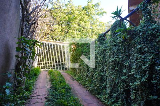 Entrada de casa para alugar com 3 quartos, 400m² em Vila Jardim, Porto Alegre