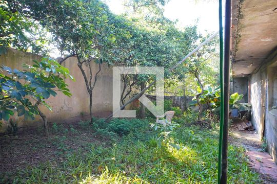 Quintal de casa para alugar com 3 quartos, 400m² em Vila Jardim, Porto Alegre