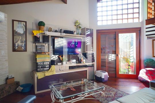 Sala de casa para alugar com 3 quartos, 400m² em Vila Jardim, Porto Alegre