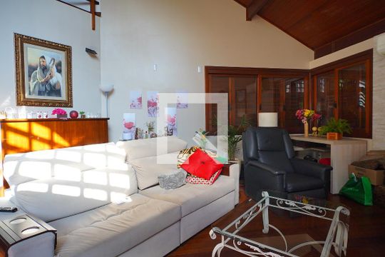 Sala de casa para alugar com 3 quartos, 400m² em Vila Jardim, Porto Alegre