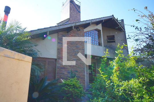 Fachada de casa para alugar com 3 quartos, 400m² em Vila Jardim, Porto Alegre